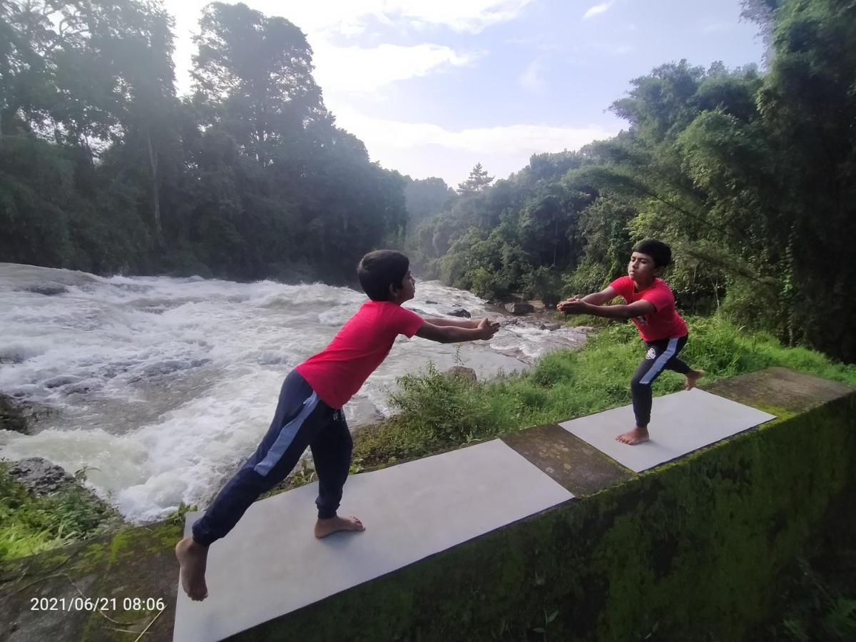 Mistletoe Homestay & Cafe Munnar Zewnętrze zdjęcie