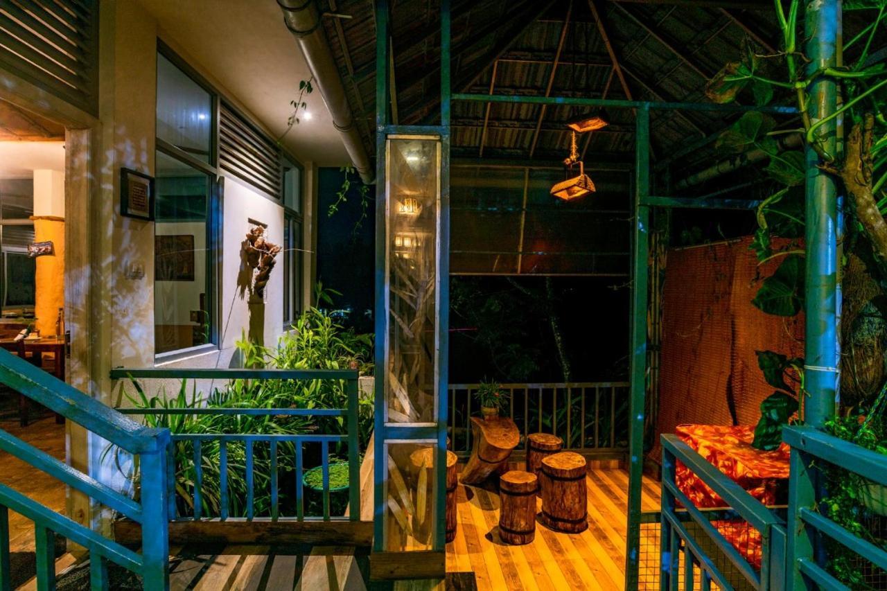 Mistletoe Homestay & Cafe Munnar Zewnętrze zdjęcie